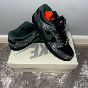 Nike SB Dunk There Skateboard size 9.5 Brand New